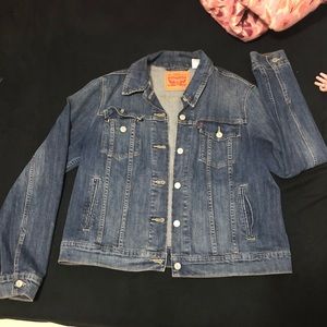Woman’s Levi’s denim jacket size XL